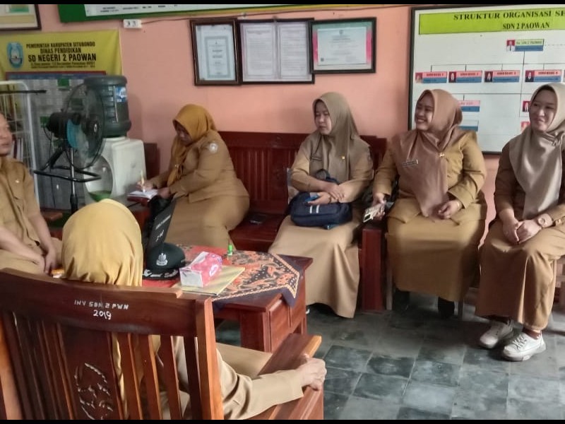 RAPAT DI SEKOLAH