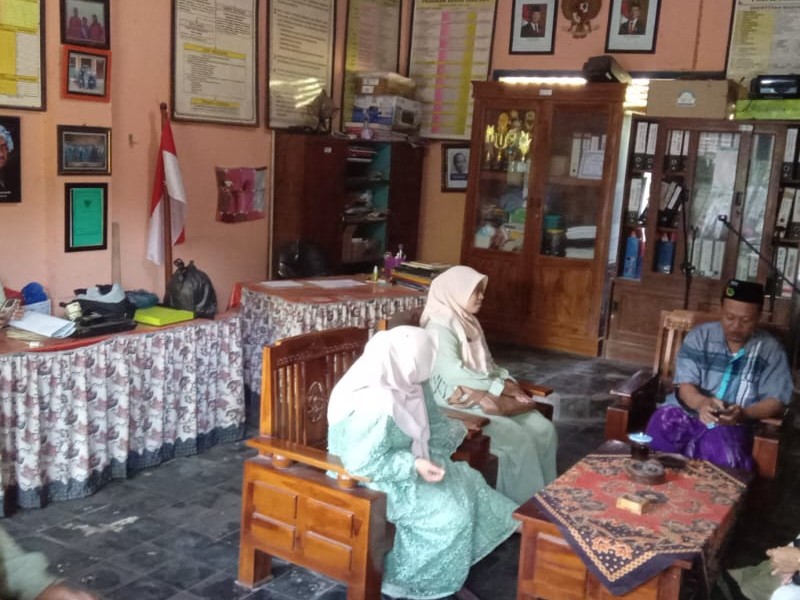 RAPAT DI SEKOLAH
