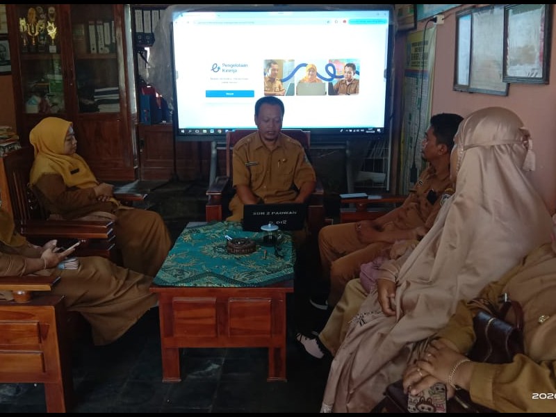 RAPAT INTERN