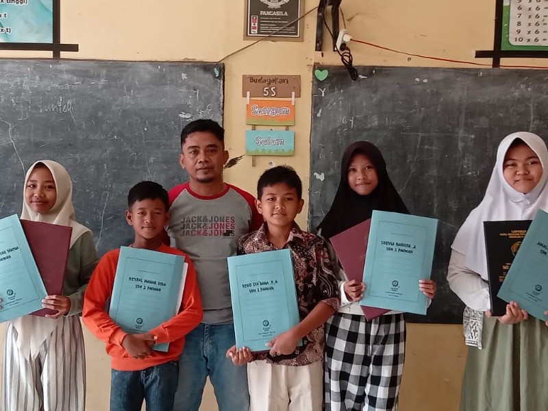 PELAKSANAAN PEMBAGIAN IJAZAH DAN NILAI TKA KELAS 6 TAPEL 2025/2026