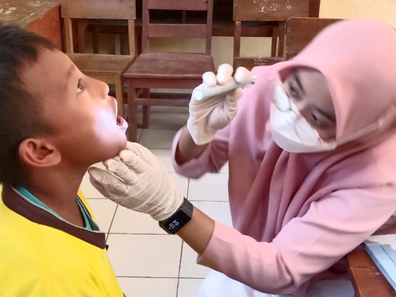 PUSKESMAS PANARUKAN GELAR PEMERIKSAAN KESEHATAN GRATIS DI SDN 2 PAOWAN